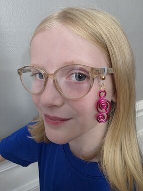 Handmade Eyeglass Charm - Pink Treble Clef